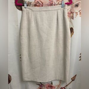 Size 4 Isaac mizrahi skirt​​​​​​​​​